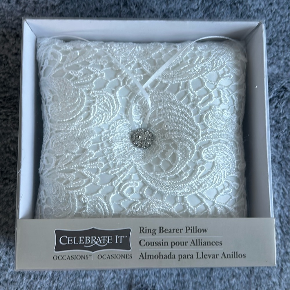 Wedding ring bearer pillow NIB